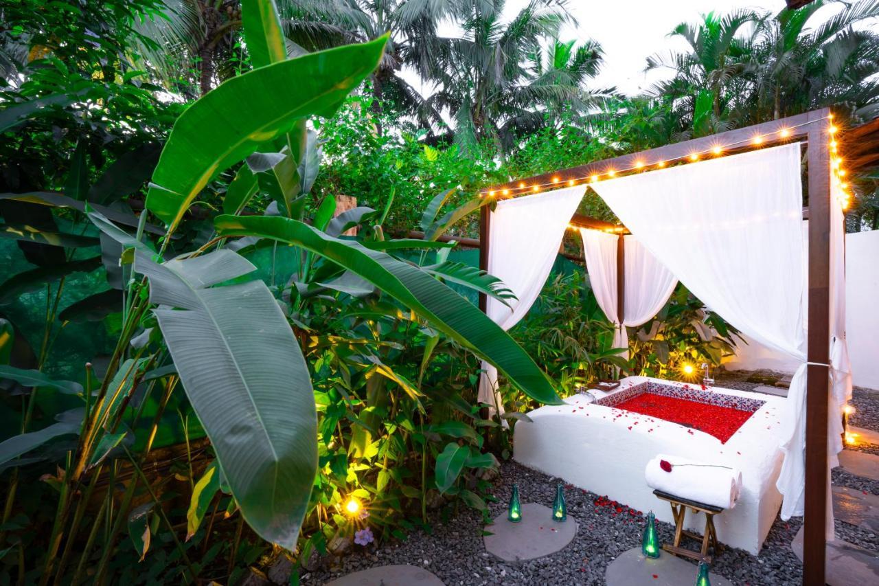 Moustache Goa Luxuria Hostel Vagator Exterior photo